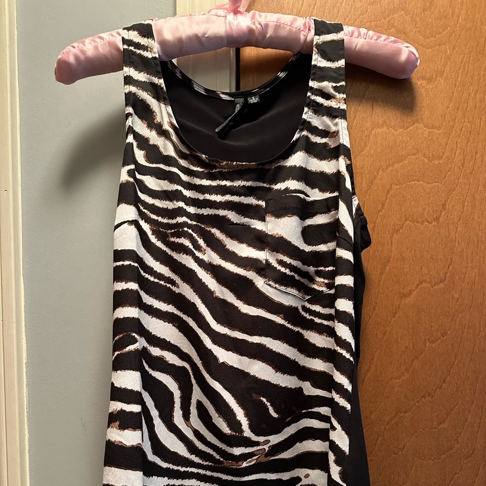 Milano leopard tank top with one pocket size small